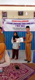 Penyerahan Bantuan Langsung Tunai (BLT)  Tahap 11 dan 12